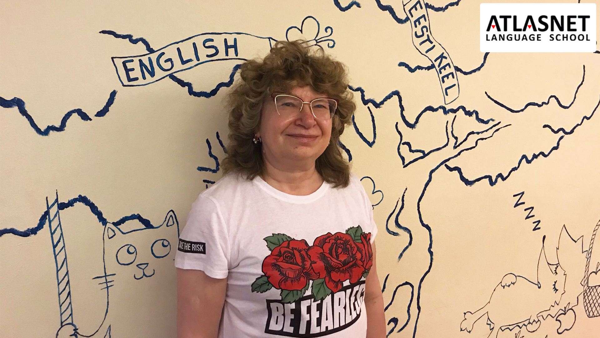 женщина в школе языков atlasnet